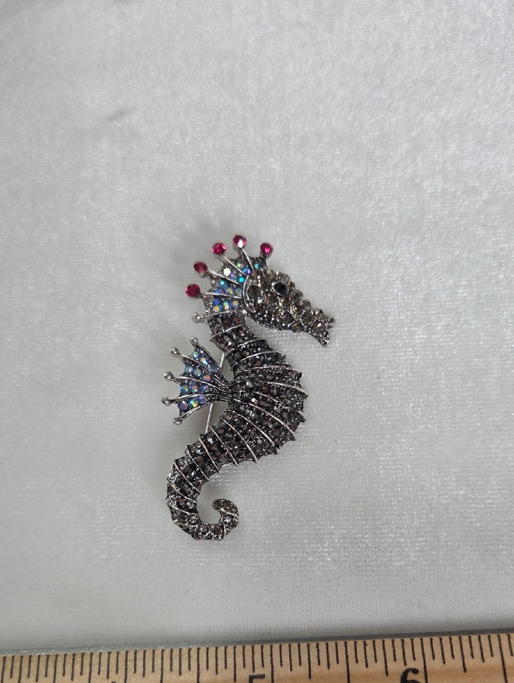 Women's Silver Rhinestone Seahorse Brooch Retro Style Sea Creatures Pin Elegant